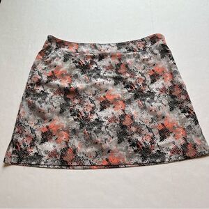 Izod Women's Golf Skort Size 10 Coral, Black and Gray Print